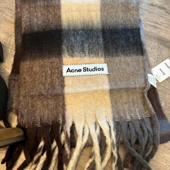 Acne Studios Scarf - Picture 3 of 4